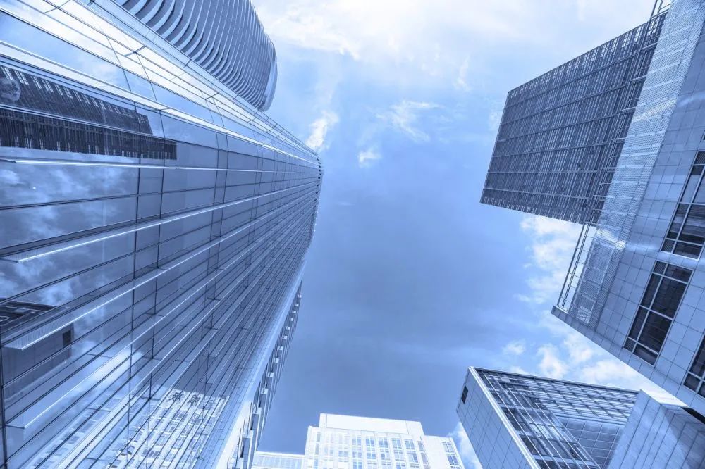 马云低调布局房地产,王健林也重返楼市,背后的原因你可知道吗?