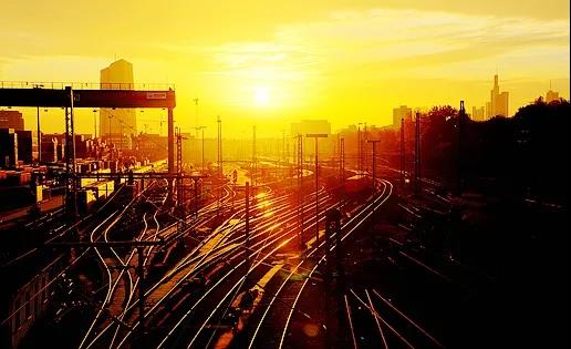 花样年子公司及关联公司未清偿16.34亿元债务被起诉