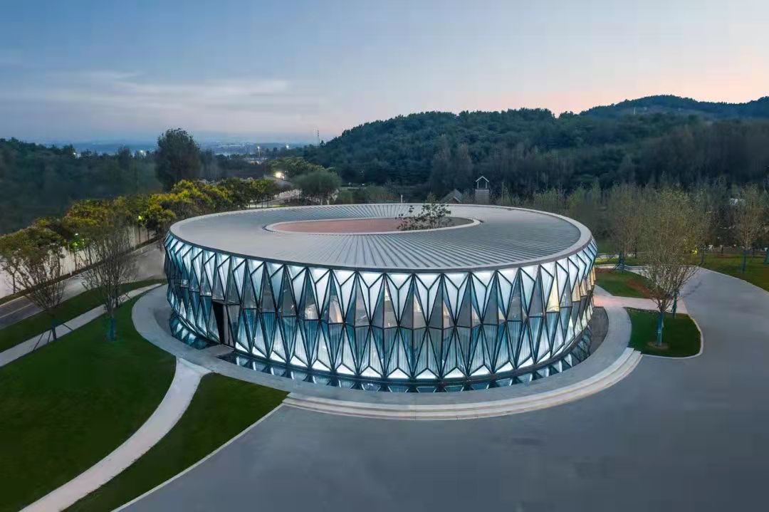 顺丰同城港交所挂牌上市 首日破发开跌7.43%