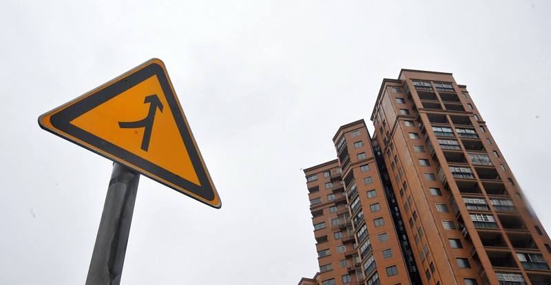 恒大赖立新辞任执董 并委任肖恩为新执董 梁森林为非执董