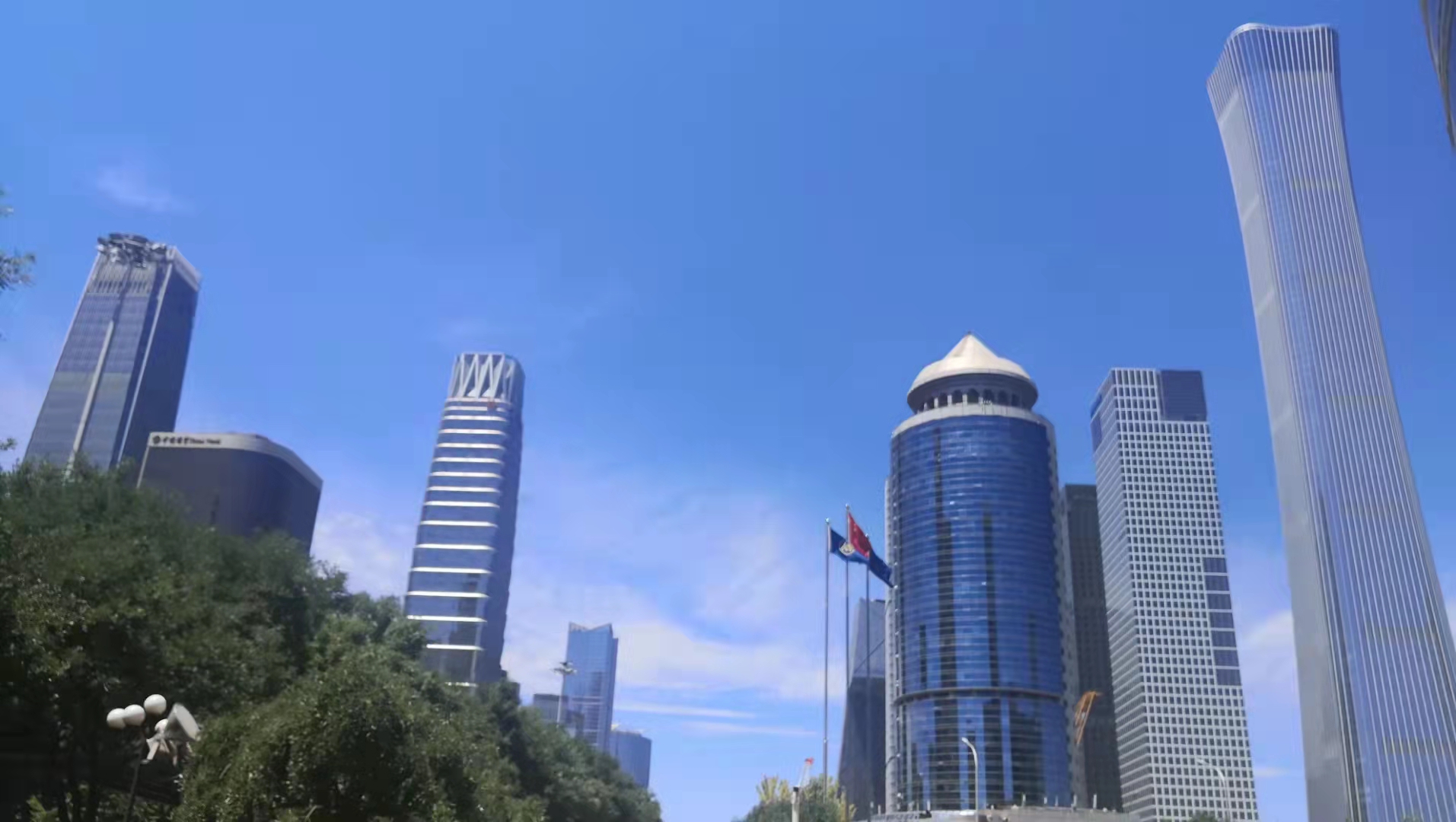 中房股份选举朱雷为董事长 杨松柏为副董事长